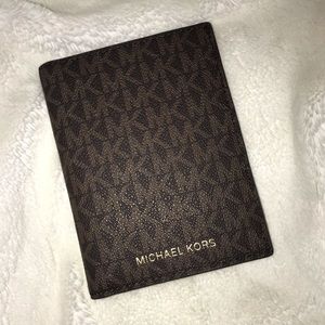 NWOT Michael Kors passport holder/ wallet